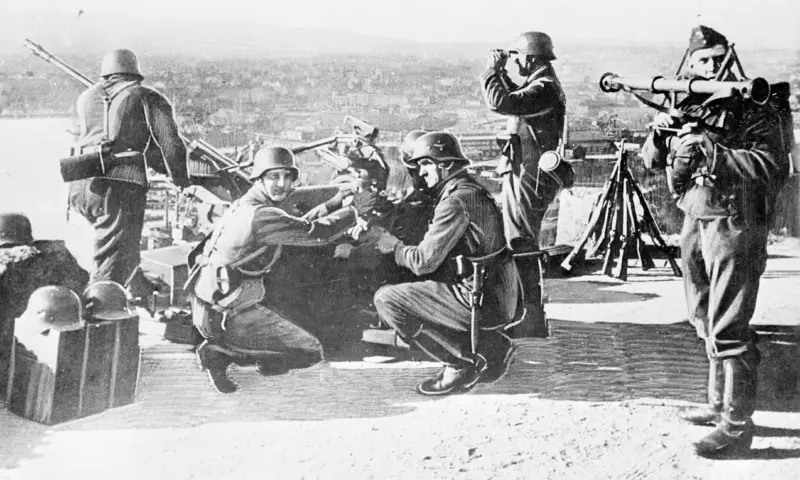 Tyske soldater paa vakt paa Ekeberg Foto SCANPIX